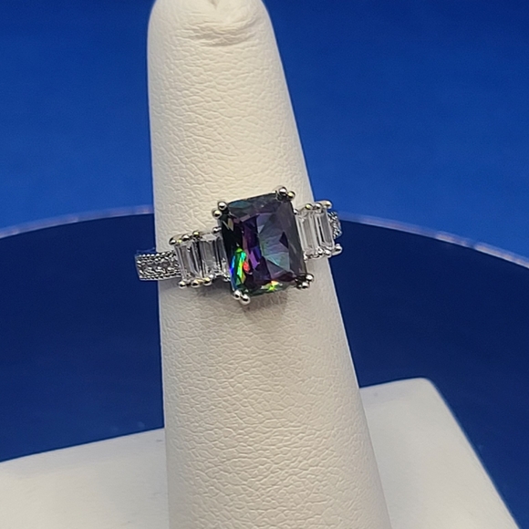 NWT Mystic Topaz & Cubic Zirconia Ring in Sterling Silver Size 6 & 8 - Picture 6 of 7